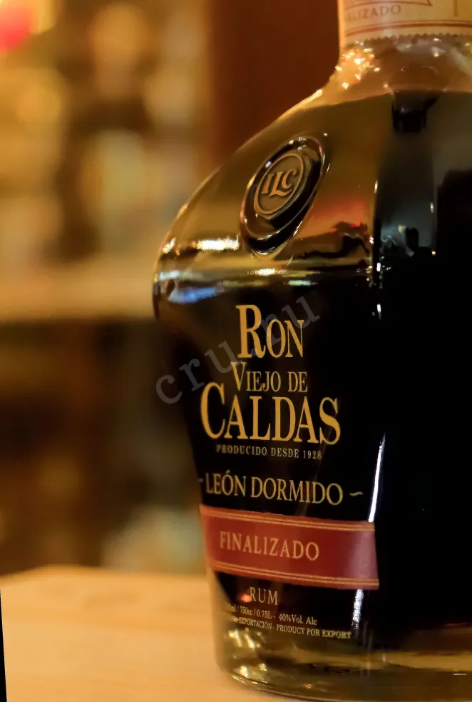 В магазине Крю Профи Viejo de Caldas Leon Dormido 12 years old gift box 0.75 л