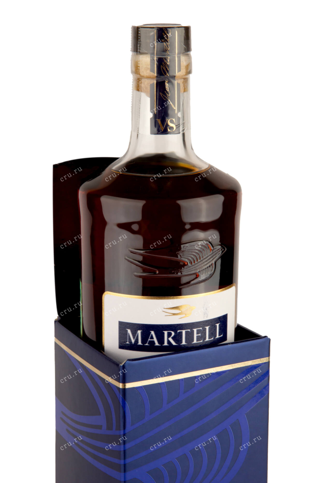 В подарочной коробке Martell VS 0.7 л