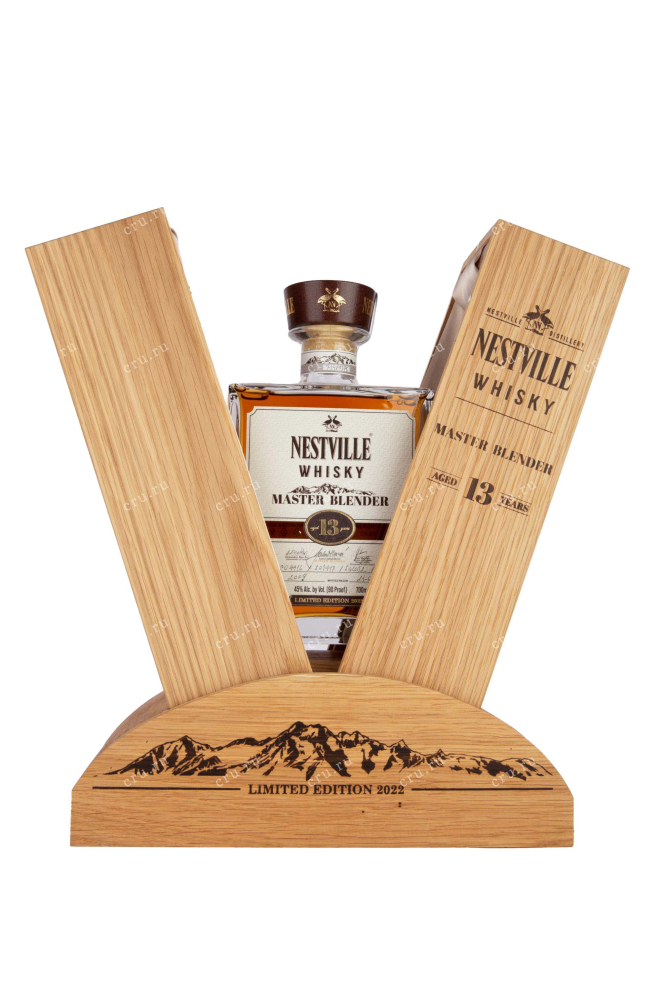 В деревянной коробке Nestville Whisky Master Blended 13 years 0.7 л