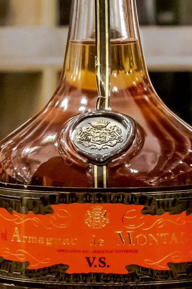 В магазине Крю Профи De Montal VS 0.7 л