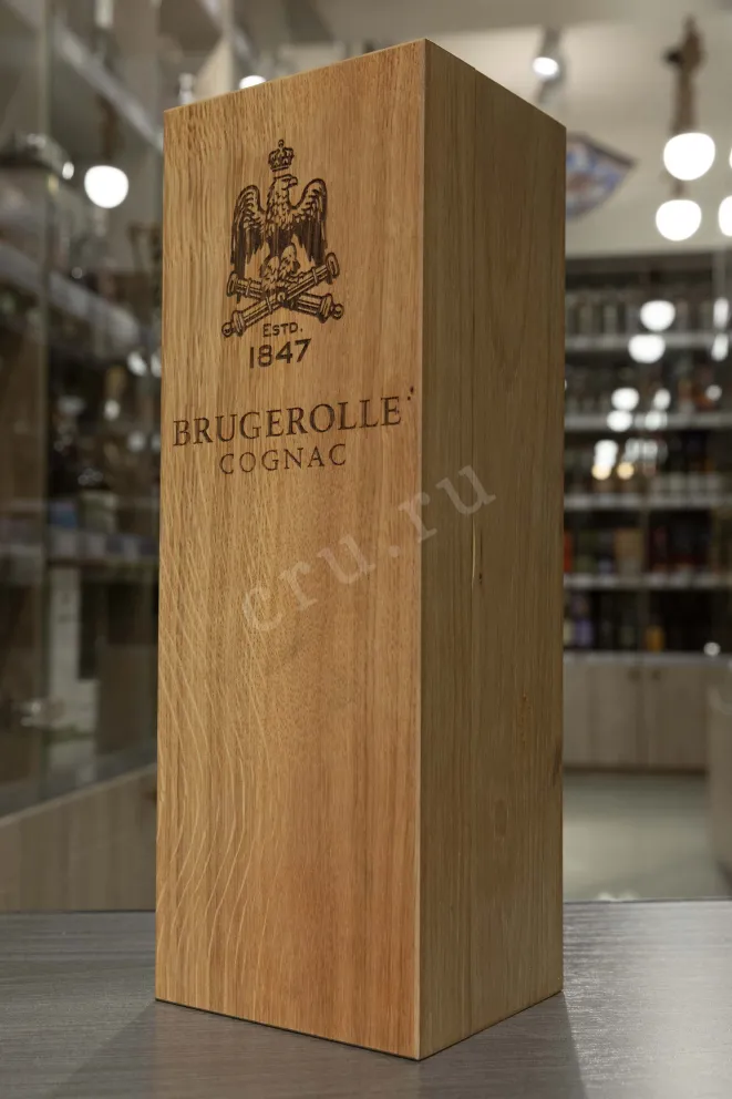 В магазине Крю Профи Brugerolle Tres Vieux Reserve Speciale wooden box 0.7 л