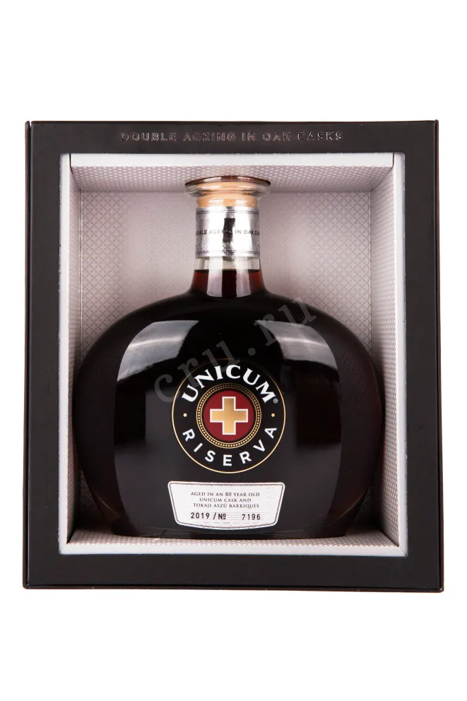 Бутылка в коробке ликера  Уникум Ризерва в подарочной коробке 0.7 л