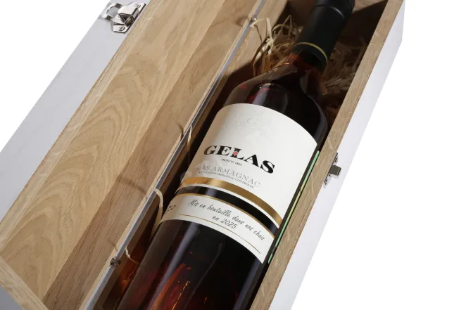 В деревянной коробке Gelas 1970 0.7 л