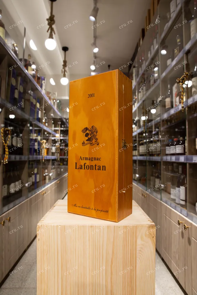 В магазине Крю Профи Lafontan 2001 0.7 л
