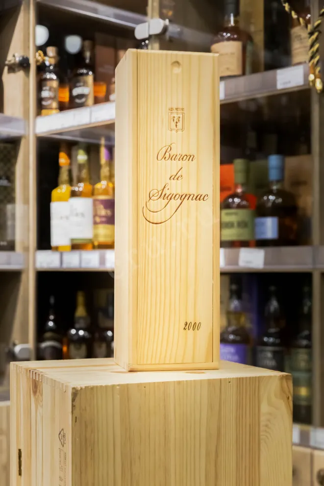 В магазине Крю Профи Baron de Sigognac wooden box 2000 0.7 л