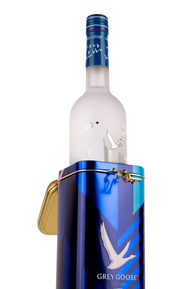 Водка Grey Goose 0,7 в подарочной упаковке