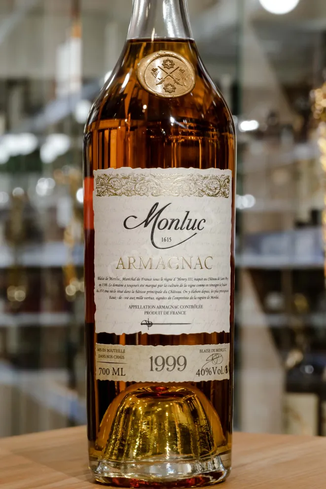 В магазине Крю Профи Monluc 1999 0.7 л