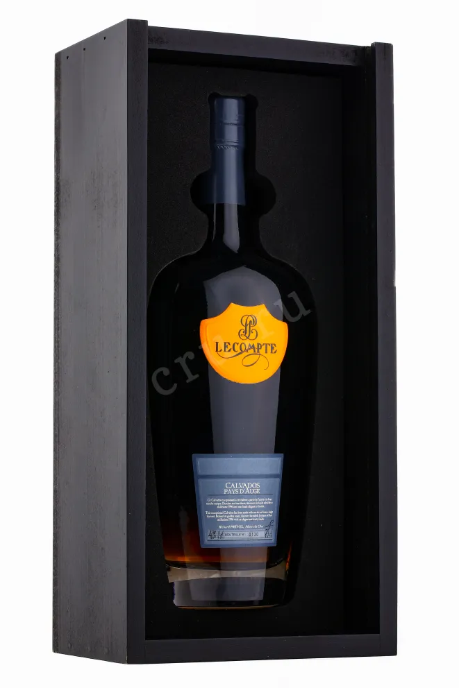 Бутылка кальвадоса Леконт 1999 0.7 в подарочной коробке