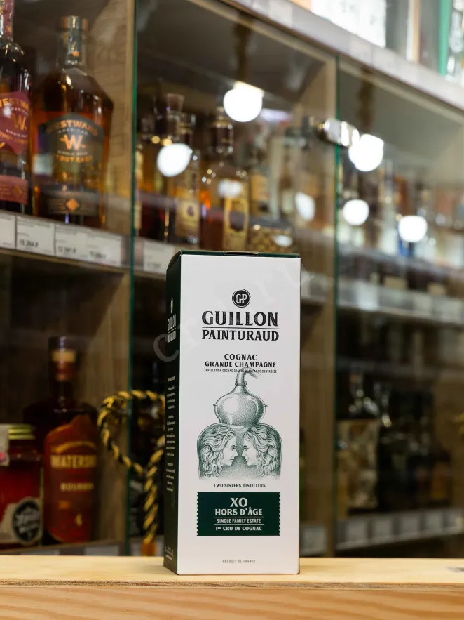 В магазине Крю Профи Guillon Painturaud XO Hors dAge 1er Cru de Cognac in gift box 0.7 л