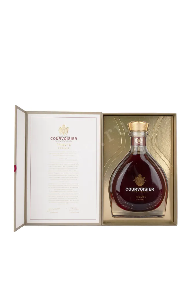 В подарочной коробке Courvoisier Tribute 0.7 л