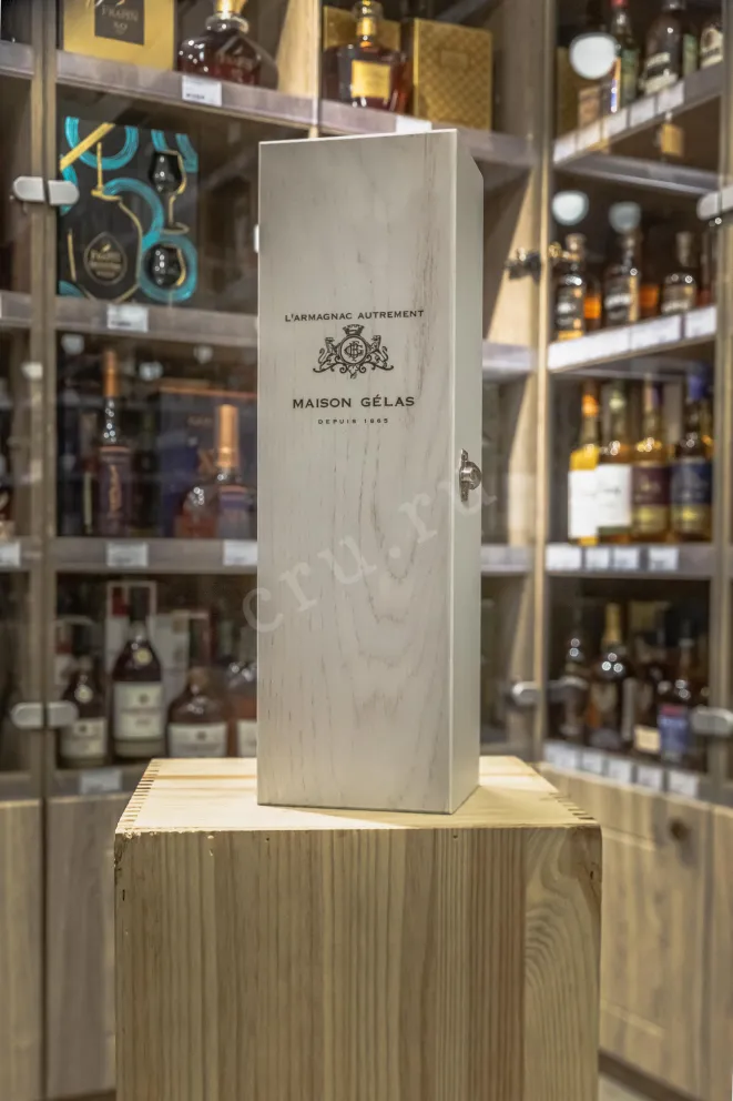 В магазине Крю Профи Gelas Bas Armagnac 1963 wooden box 1963 0.7 л