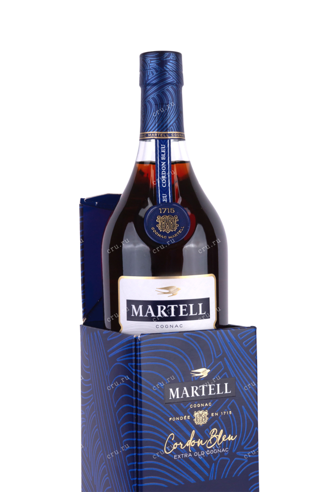 В подарочной коробке Martell Cordon Blue 2011 0.7 л