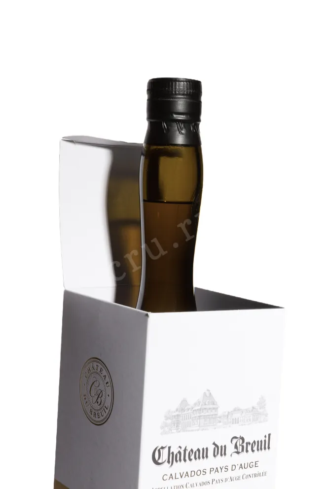 В подарочной коробке Chateau du Breuil XO Pays dAuge AOC in gift box 0.7 л