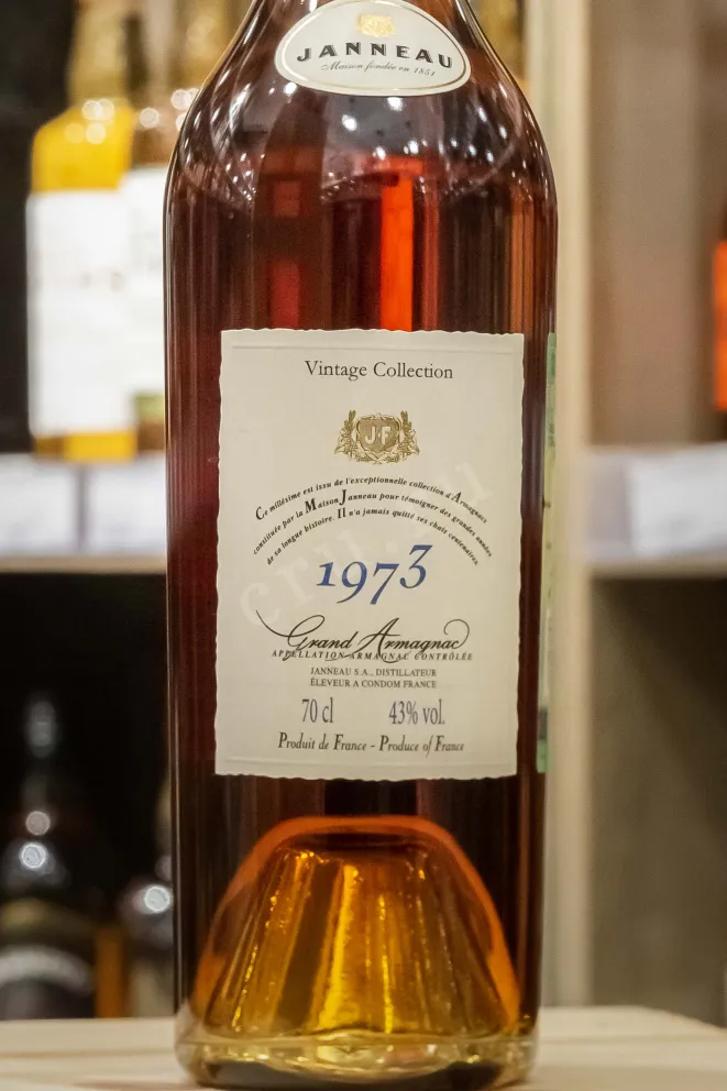 В магазине Крю Профи Janneau Vintage Collection 1973 0.7 л