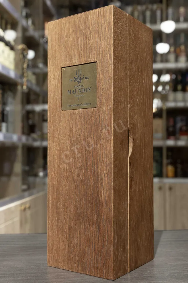 В магазине Крю Профи Mauxion Selection Multi Crus in wooden box 0.7 л