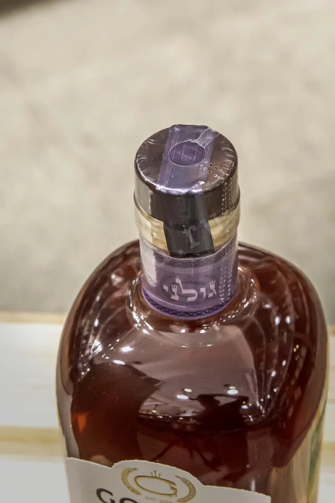 Пробка Golani Unicask Nectar Oak Single Malt in gift box 0.7 л