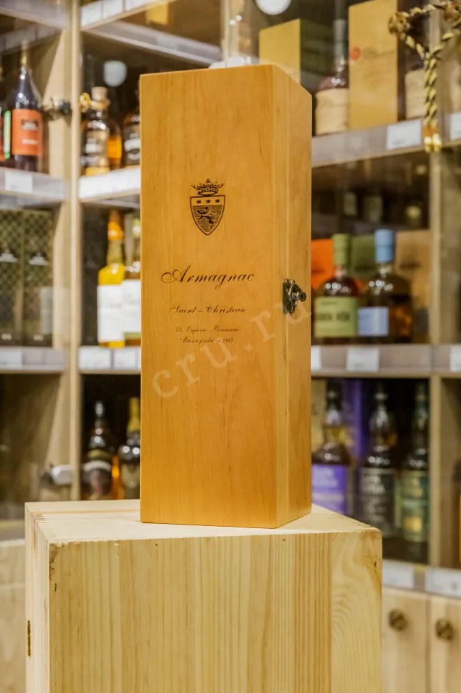 В магазине Крю Профи Saint-Christeau 1994 0.7 л