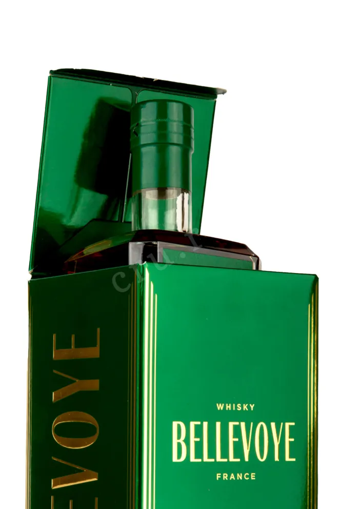 В подарочной коробке Bellevoye Triple Malt Finition Calvados 0.7 л