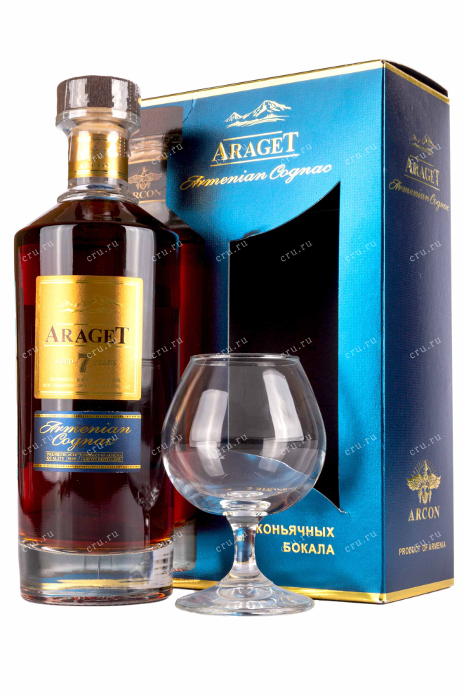 В подарочной коробке Araget 7 years old in giftset with 2 glasses 2012 0.5 л