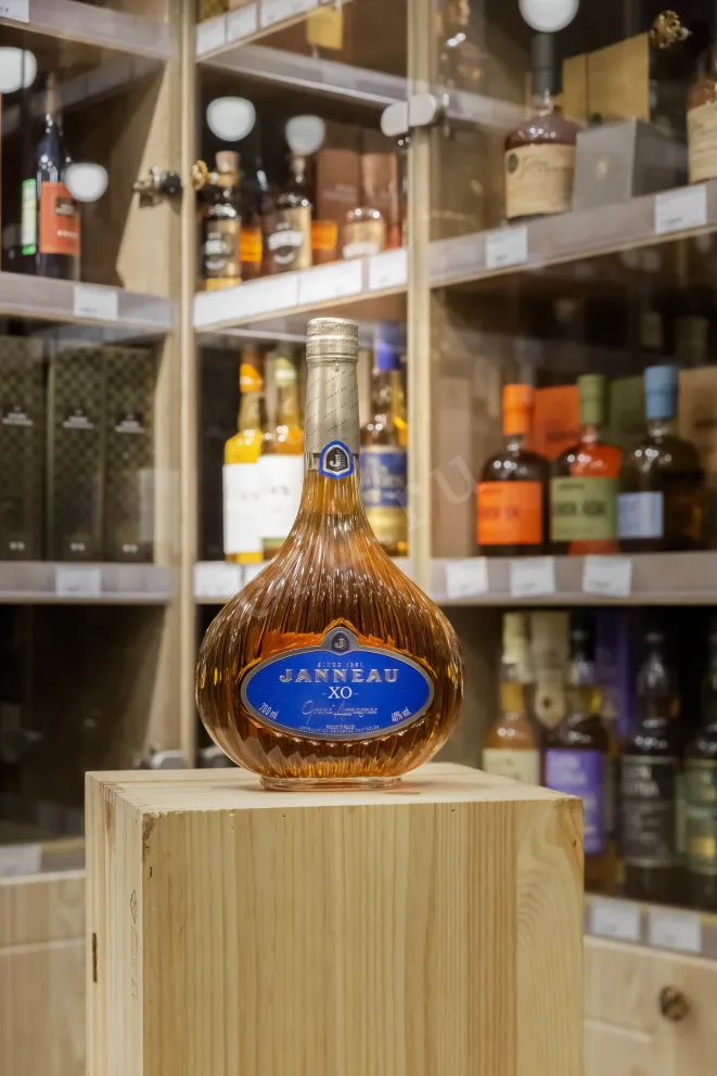 В магазине Крю Профи Janneau XO 0.7 л