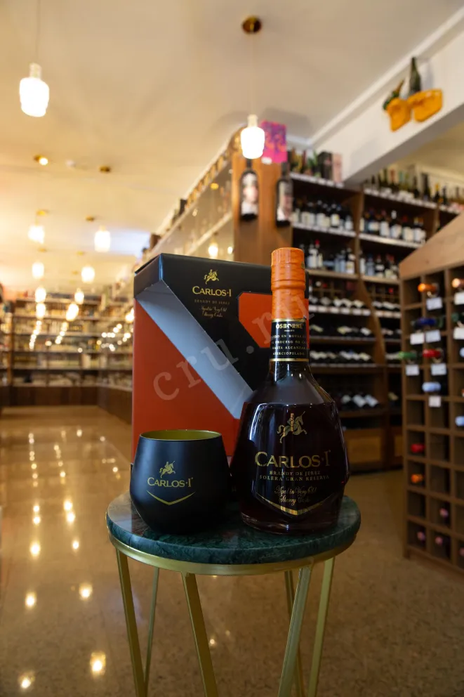 В магазине Крю Профи Carlos I Solera Gran Reserva in giftset with 1 glasses 0.7 л