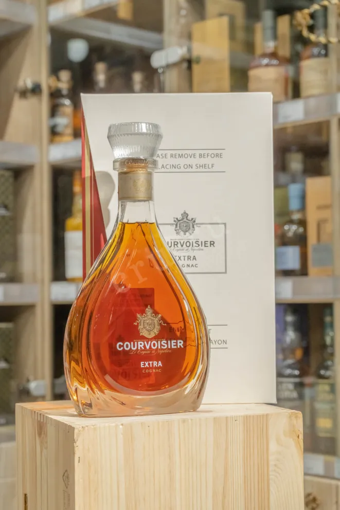 В магазине Крю Профи Courvoisier Extra in gift box 0.7 л