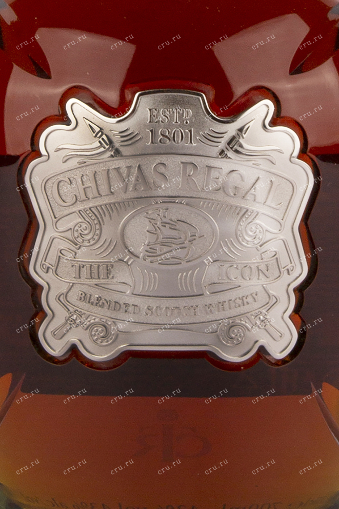 Виски Chivas Regal The Icon gift box  0.7 л