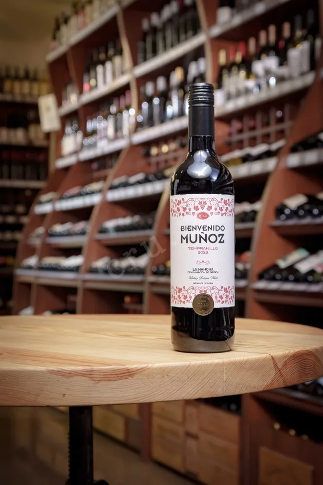 В магазине Крю Профи Bienvenido Munoz Tempranillo La Mancha DO 2024 0.75 л