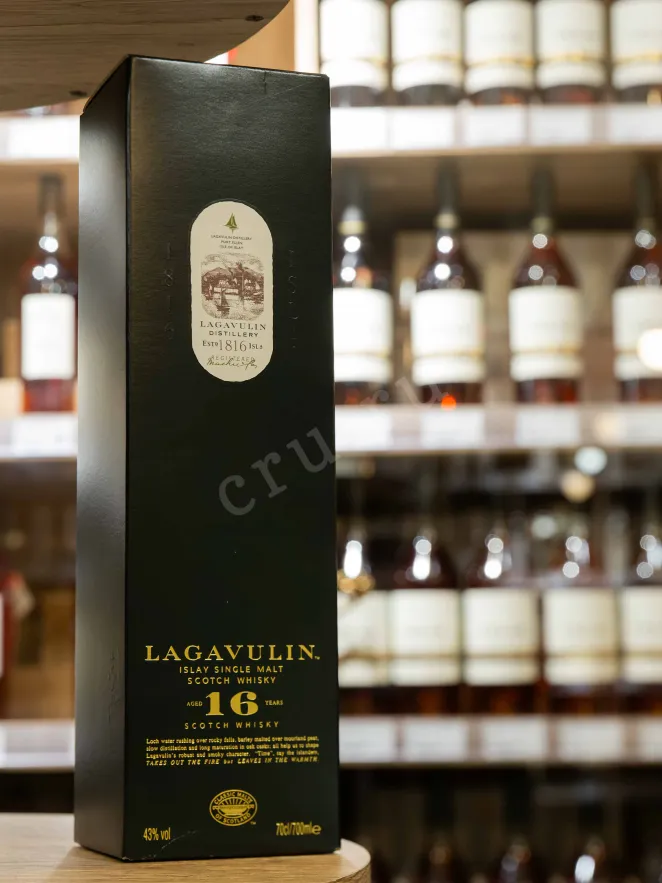 Виски Lagavulin 16 years with gift box  0.7 л