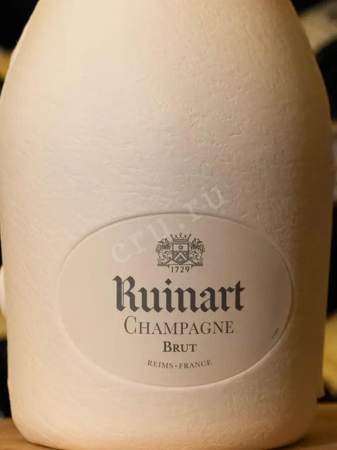 В магазине Крю Профи Ruinart Brut in case 1.5 л