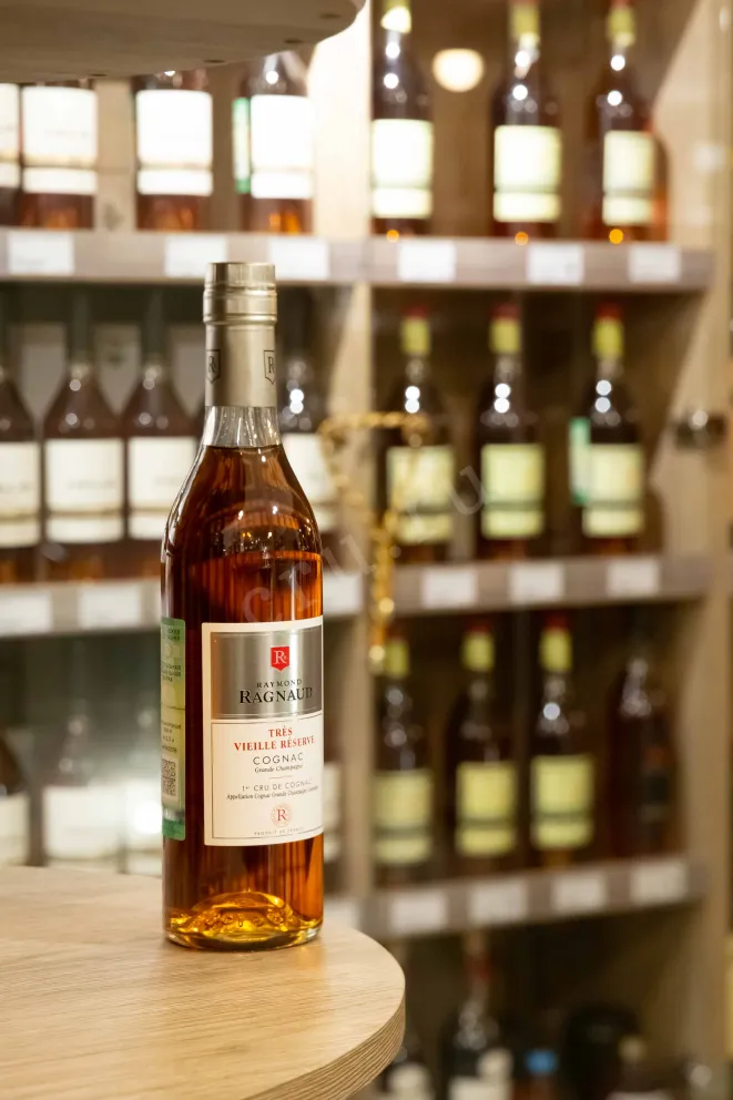 В магазине Крю Профи Raymond Ragnaud Tres Vielle Reserve Grand Champagne 1er Cru De Cognac in gift box 0.5 л