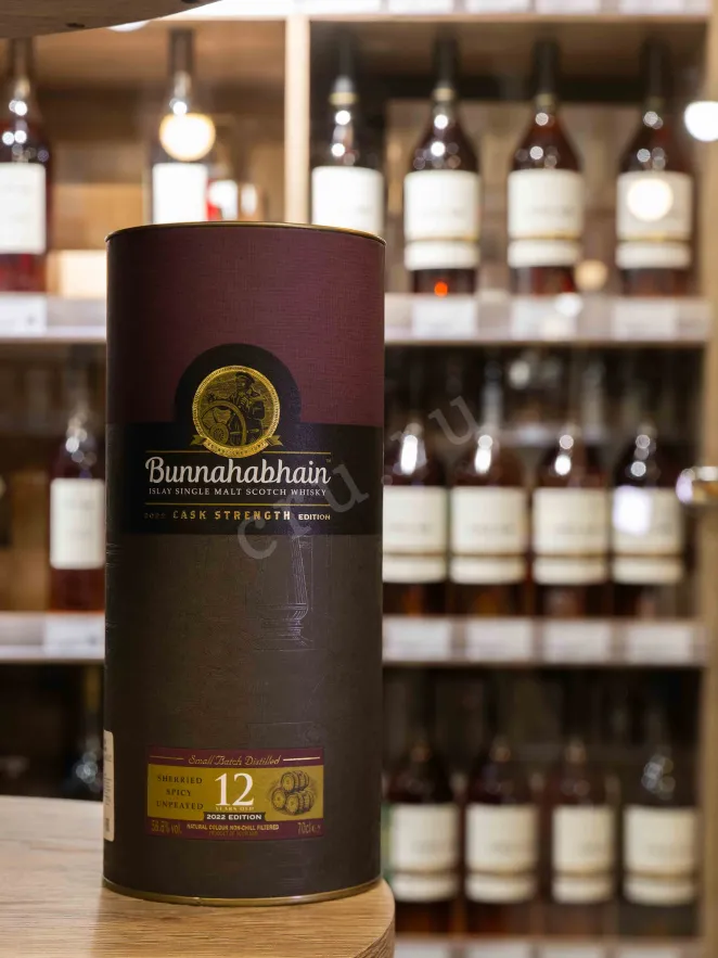 Виски Bunnahabhain 12 Years Old Cask Strength in tube  0.7 л