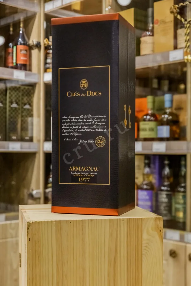 В магазине Крю Профи Cles des Ducs 1977 0.7 л