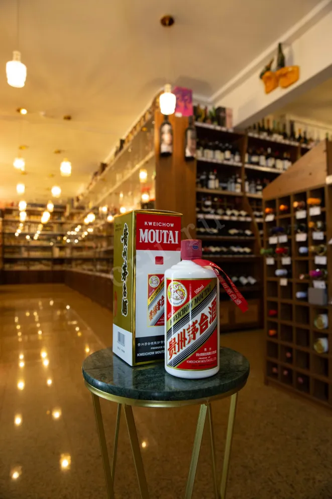 В магазине Крю Профи Kweichow Moutai gift box + 2 glasses 0.5 л