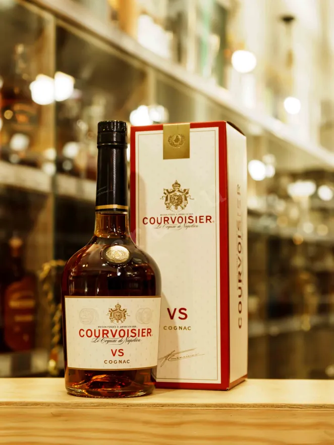 В магазине Крю Профи Courvoisier VS gift box 0.7 л