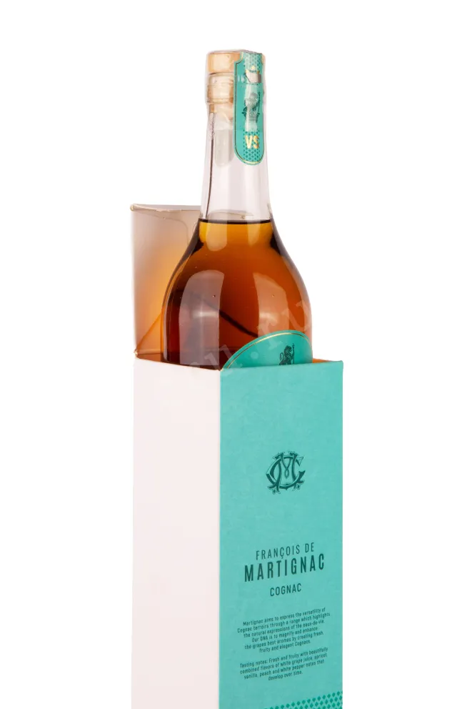 В подарочной коробке Francois de Martignac VS gift box 0.7 л