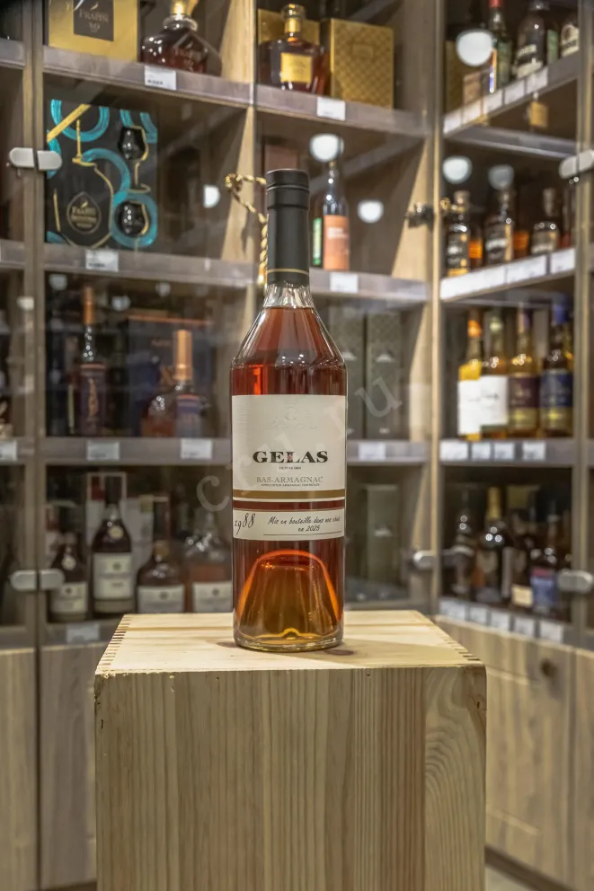 В магазине Крю Профи Gelas 1988 0.7 л