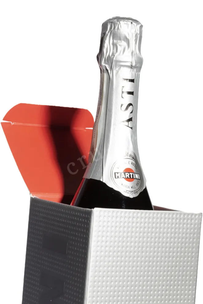 В подарочной коробке Martini Asti gift box 2024 0.75 л