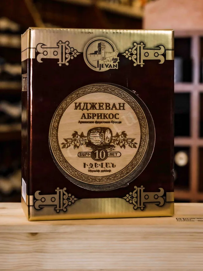 В магазине Крю Профи Ijevan Apricot 10 years in wooden barrel 0.7 л