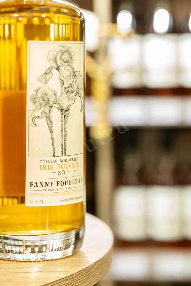 В магазине Крю Профи Fanny Fougerat Iris Poivre XO Borderies in gift box 0.7 л