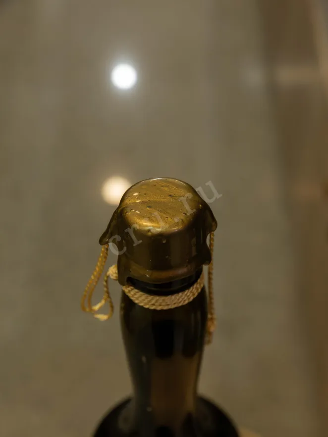 Пробка Chateau du Breuil Reserve des Seigneurs 20 years in gift box 0.7 л