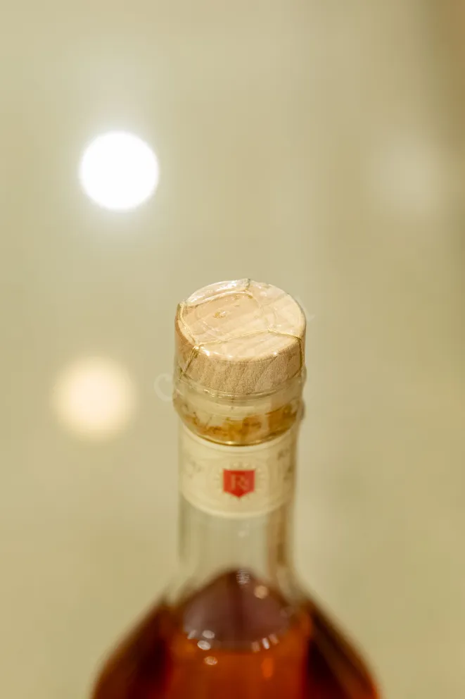 Пробка Raymond Ragnaud Millesime Grande Champagne in gift box 1995 0.7 л