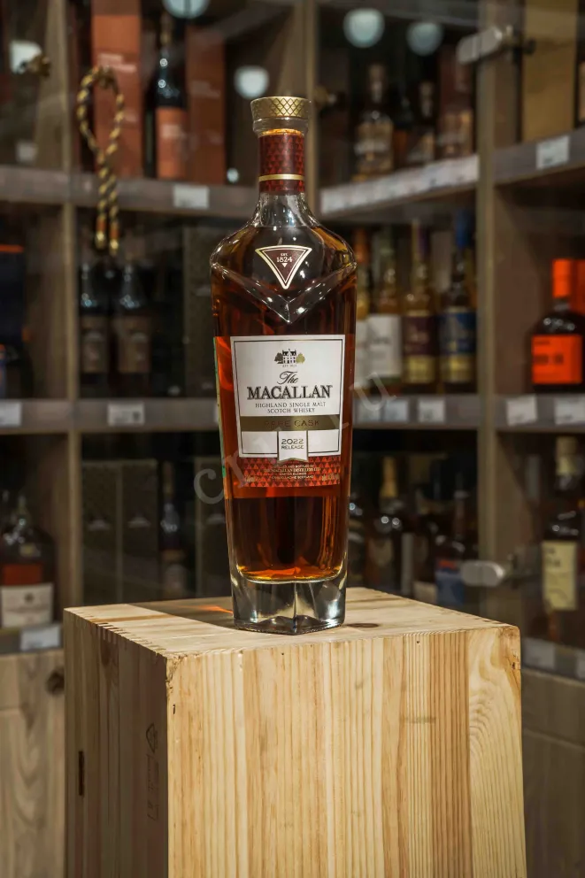 В магазине Крю Профи The Macallan Rare Cask Black gift box 2022 0.7 л