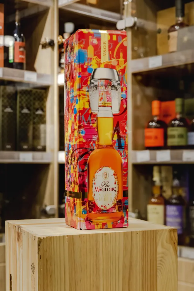 В магазине Крю Профи Pere Magloire Calvados VSOP gift box with glass 0.7 л