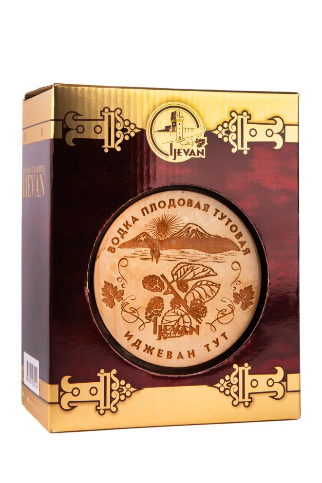 Подарочная упаковка водки Ijevan Mulberry in wooden barrel 0.7