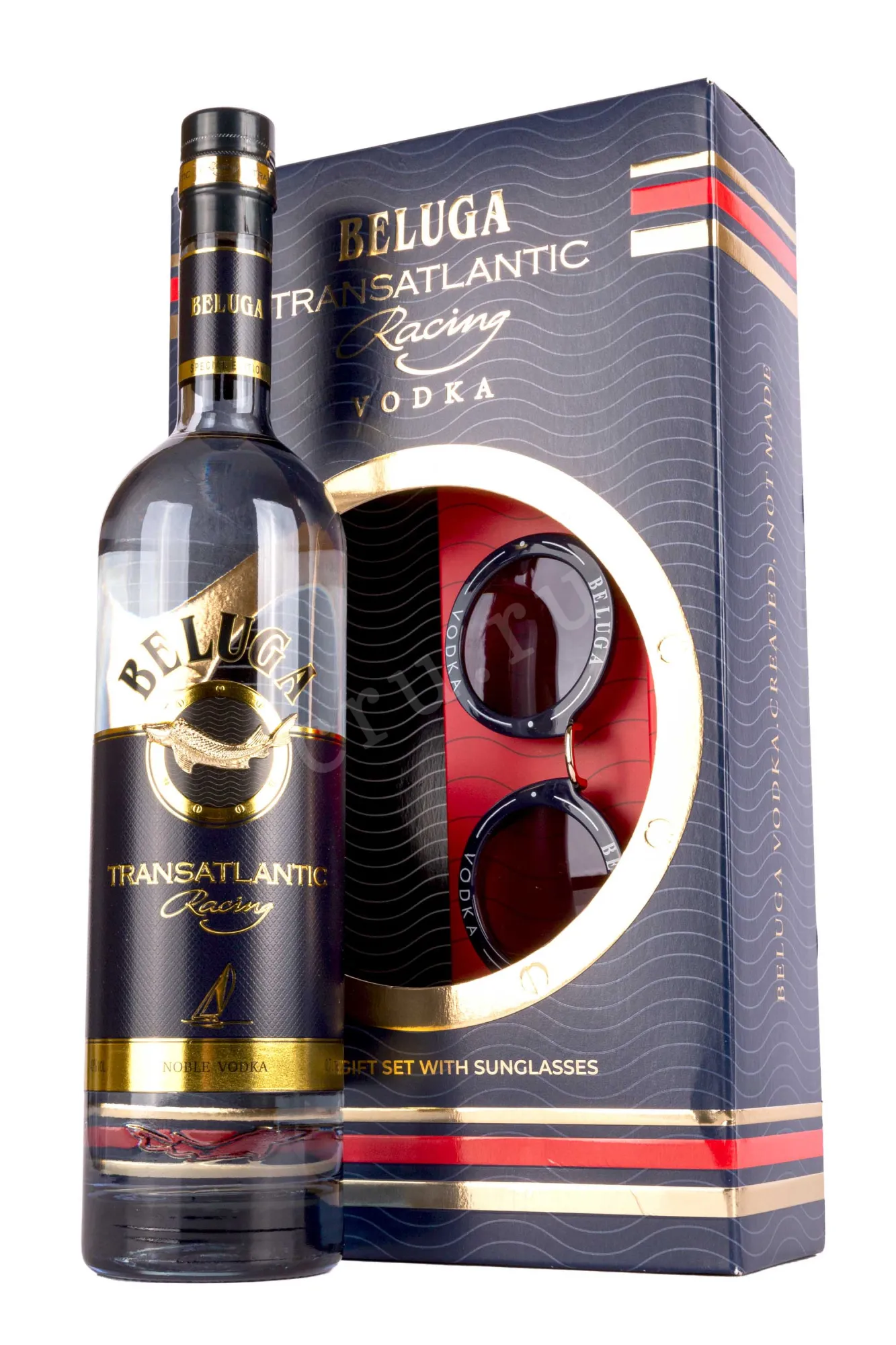 Фото — Водка Белуга Трансатлантик Рейсинг + очки в подарочной упаковке  0.7 л