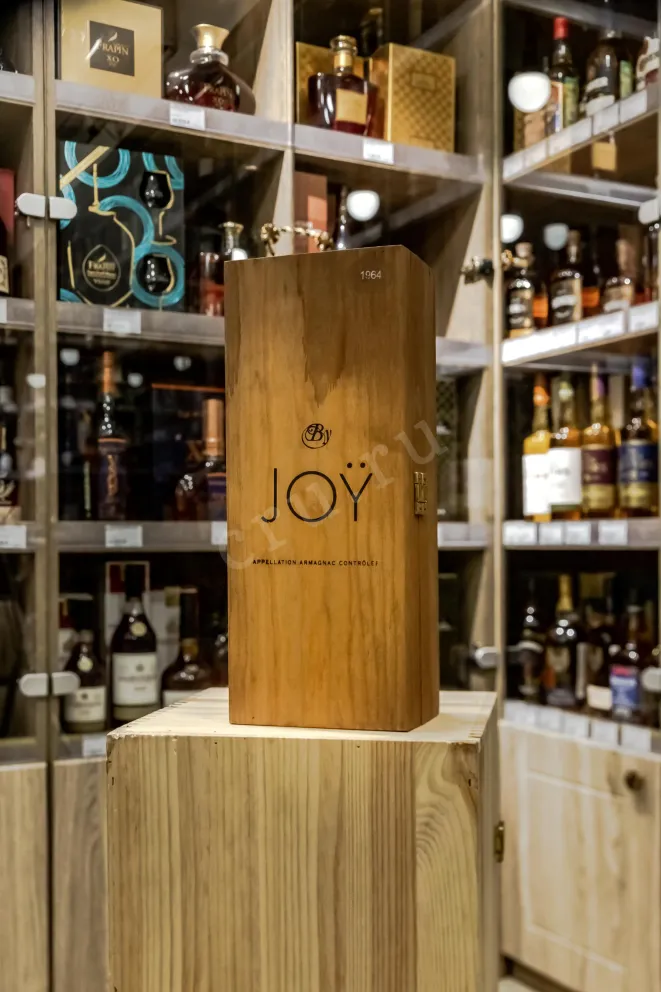 В магазине Крю Профи By Joy Millisime 1964 0.7 л