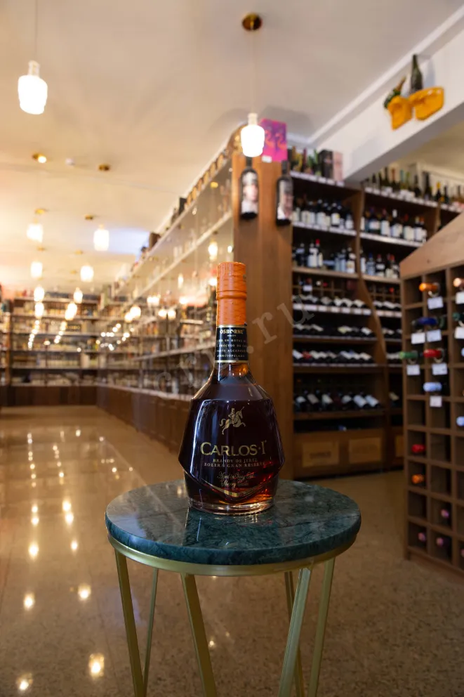 В магазине Крю Профи Carlos I Solera Gran Reserva in giftset with 1 glasses 0.7 л