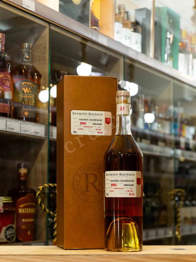 В магазине Крю Профи Raymond Ragnaud Millesime Grande Champagne in gift box 1995 0.7 л