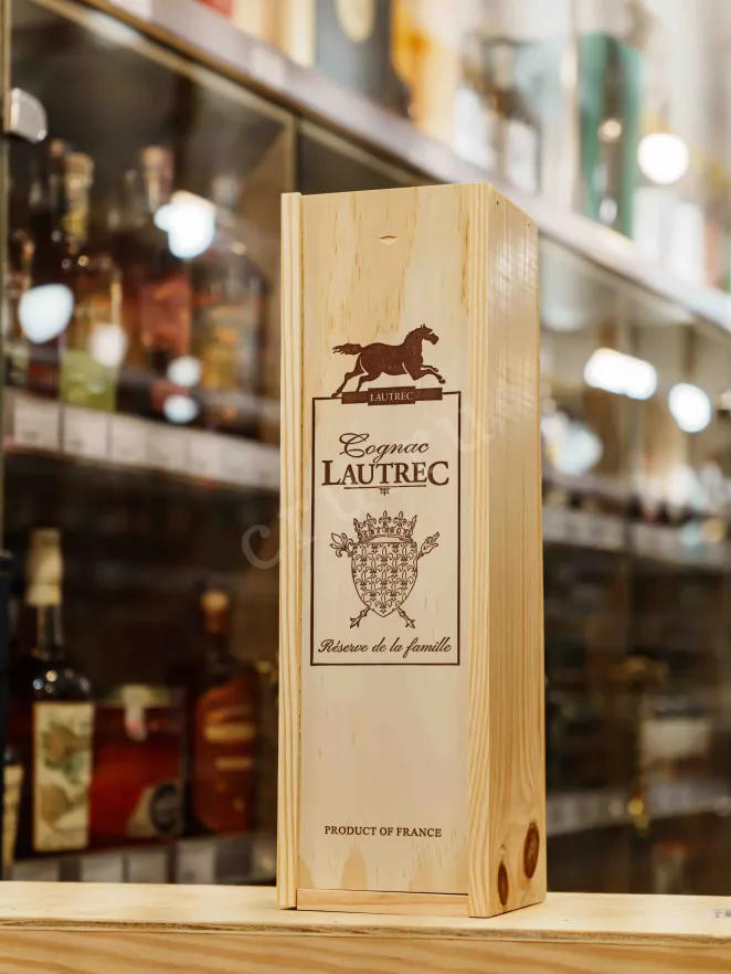 В магазине Крю Профи Lautrec Reserve de la Famille in wooden box 0.7 л